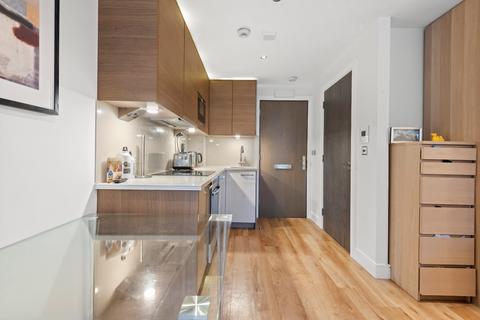 Studio to rent, Counter House, 1 Park Street, London