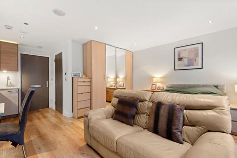 Studio to rent, Counter House, 1 Park Street, London