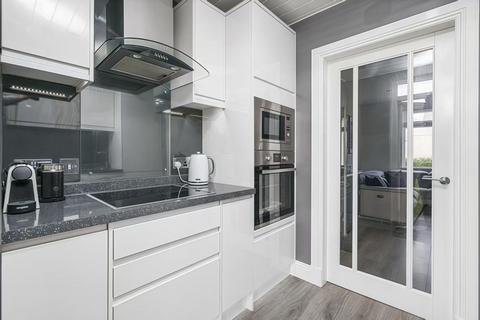 2 bedroom flat to rent, Saughton Gardens, Edinburgh, EH12
