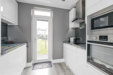 2 bedroom flat to rent, Saughton Gardens, Edinburgh, EH12
