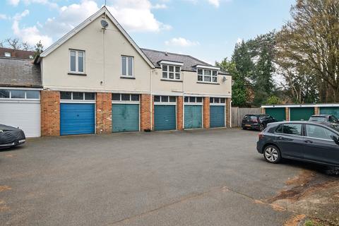 Lynton Green, Maidenhead