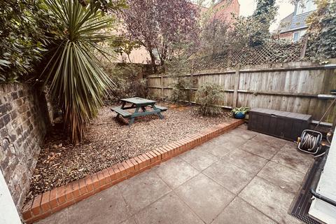 2 bedroom flat to rent, Sussex Way, London N7