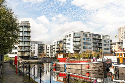 2 bedroom flat to rent, Boardwalk Place, London E14
