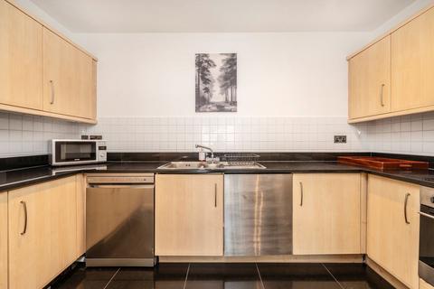 2 bedroom flat to rent, Boardwalk Place, London E14