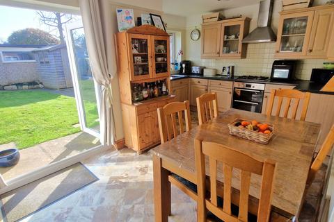 4 bedroom semi-detached house for sale, Gordon Road, Gosport. PO12 3QF