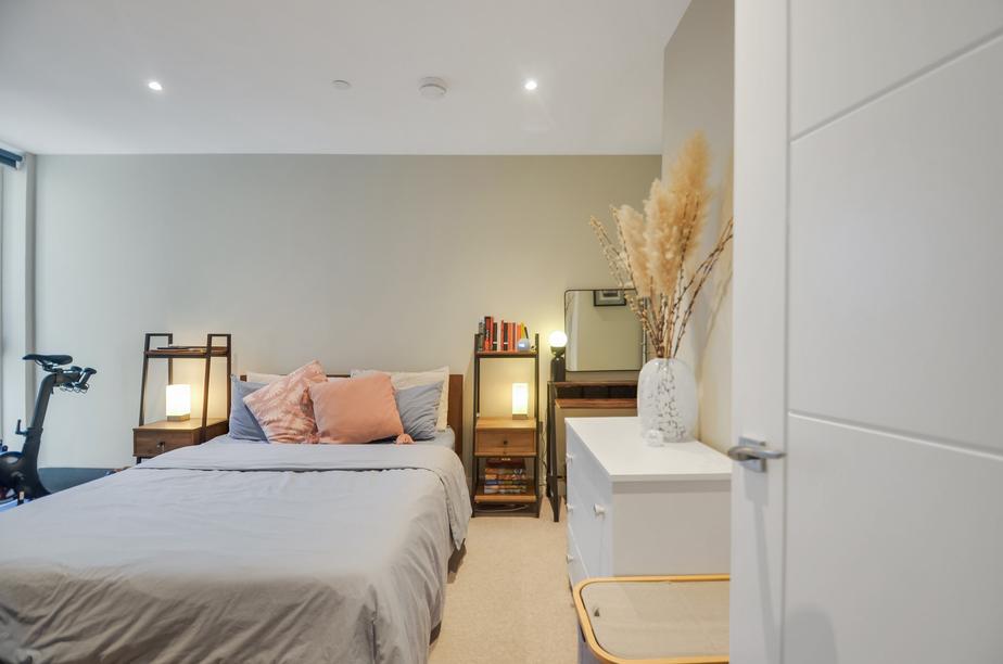 Bedroom (1).jpg