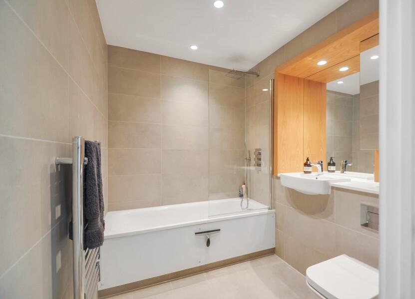 Bathroom (3).jpg