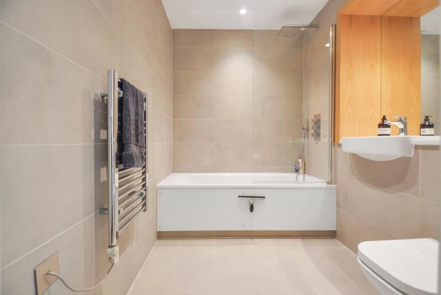 Bathroom (1).jpg