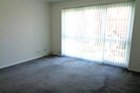 2 bedroom flat to rent, Warwick Court, Warwick Road, Seaford