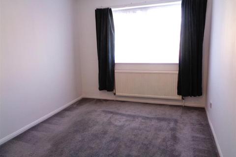2 bedroom flat to rent, Warwick Court, Warwick Road, Seaford