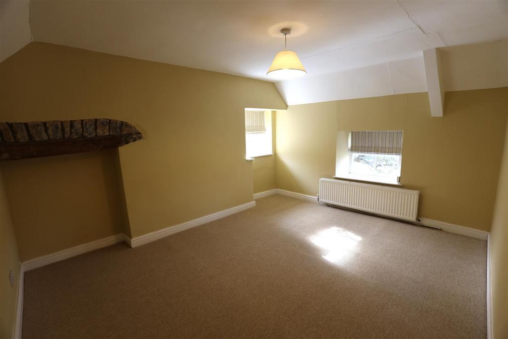 Bedroom 1 .JPG