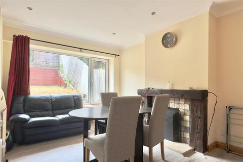 3 bedroom semi-detached house to rent, Deeds Grove, High Wycombe HP12
