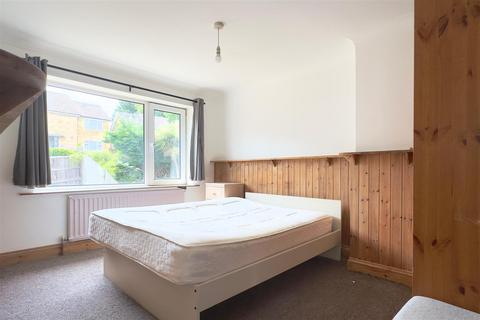 3 bedroom semi-detached house to rent, Deeds Grove, High Wycombe HP12