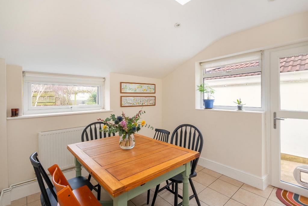 3 W1 R8 BN - Kitchen Diner A.jpg