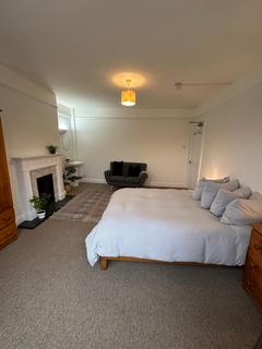 1 bedroom semi-detached house to rent, West Wycombe Road, High HP12