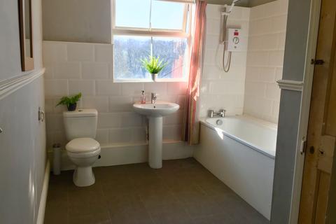 1 bedroom semi-detached house to rent, West Wycombe Road, High HP12