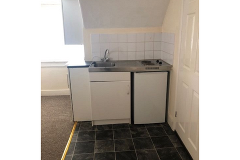 Studio to rent, Satanita Road, Westcliff-on-Sea SS0