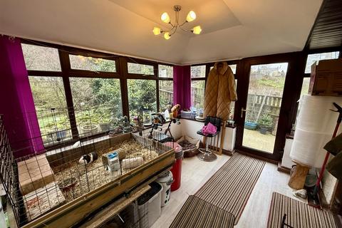 3 bedroom detached bungalow for sale, Carmarthen Road, Llanybydder