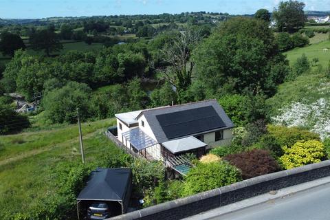 3 bedroom detached bungalow for sale, Carmarthen Road, Llanybydder
