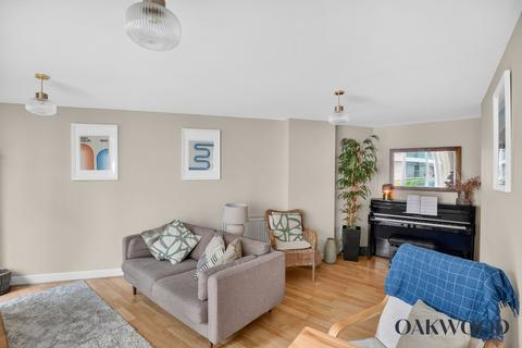 2 bedroom flat for sale, Parkway Apartments, Goodchild Road, N4