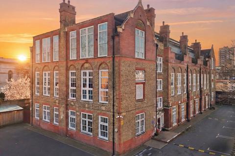 2 bedroom flat for sale, Mulberry Court, London E1