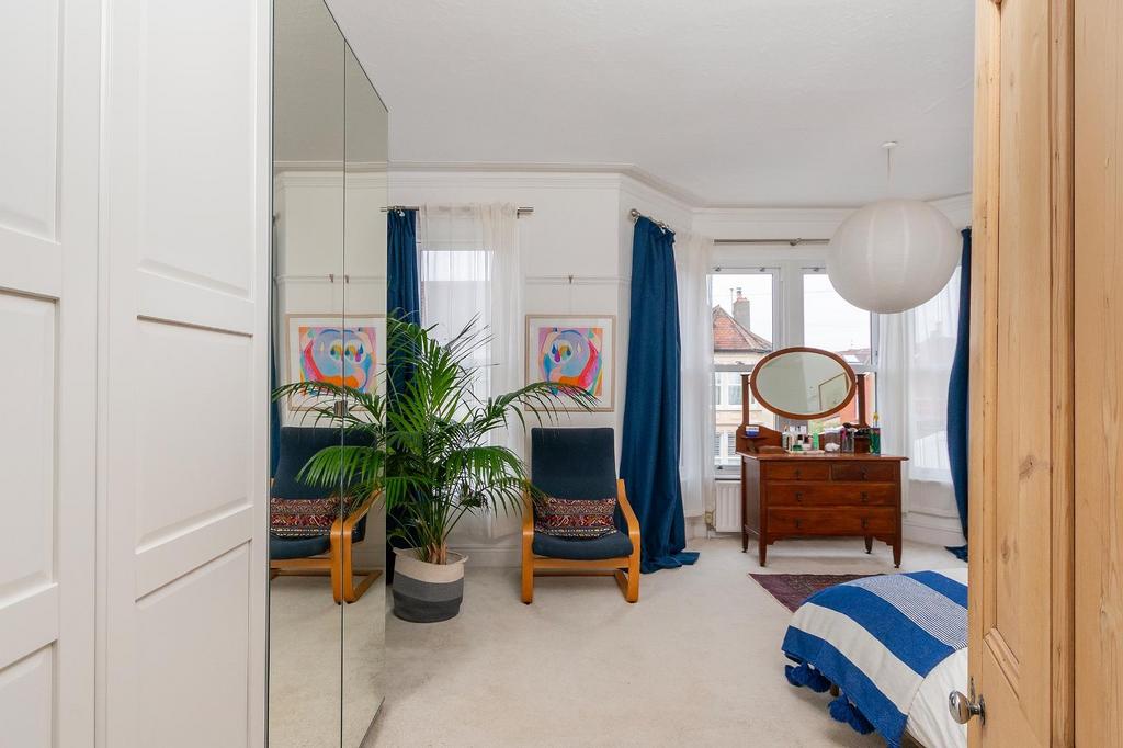 4 B4 RKE - Bedroom L.jpg