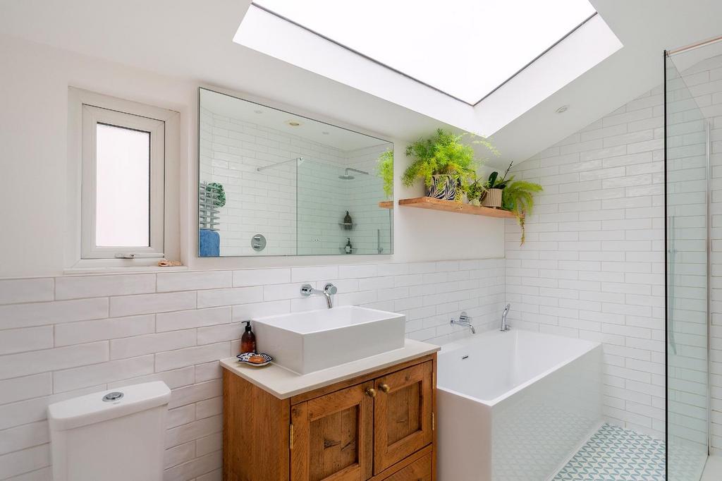 4 B4 RKE - Bathroom D.jpg