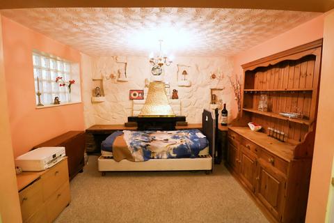 3 bedroom terraced house for sale, Quarry Close, Glossop SK13