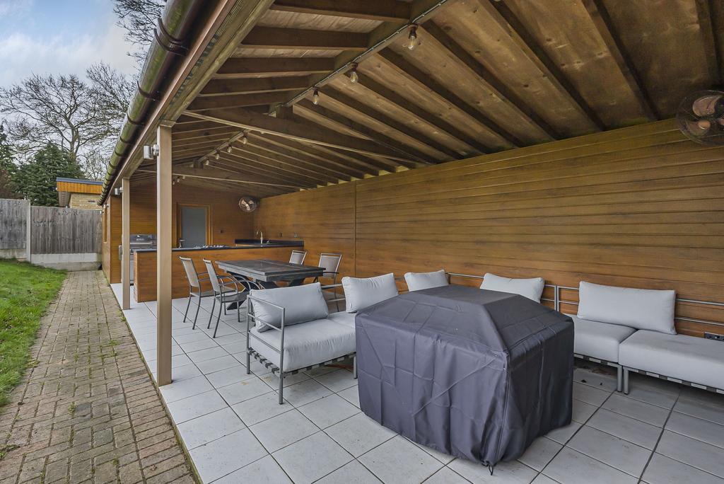 Garden Kitchen/Dining/BBQ