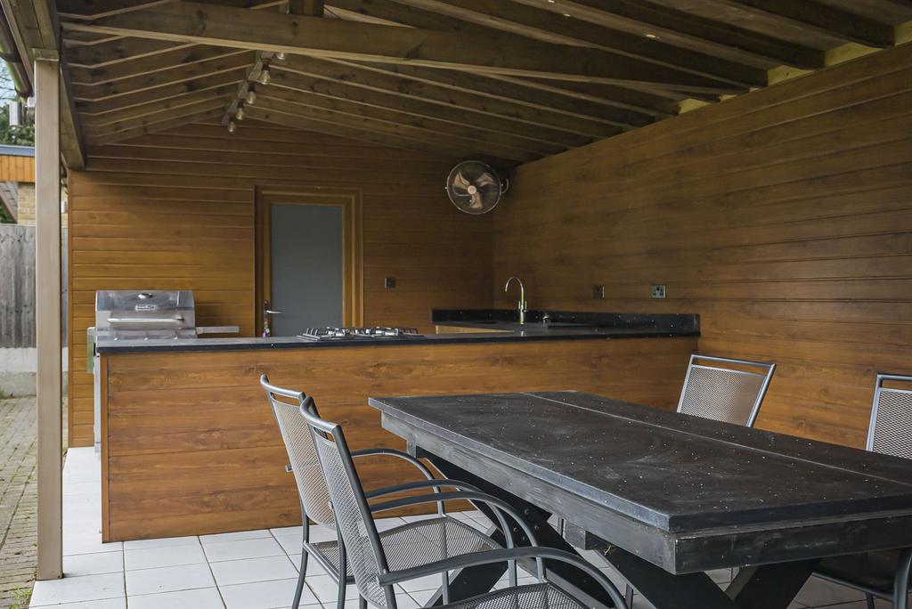 Garden Kitchen/Dining/BBQ