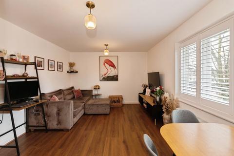 1 bedroom flat for sale, Locks Hill, Rochford, Essex, SS4