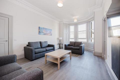5 bedroom flat to rent, 76P South Oxford Street, Edinburgh, EH8 9QF