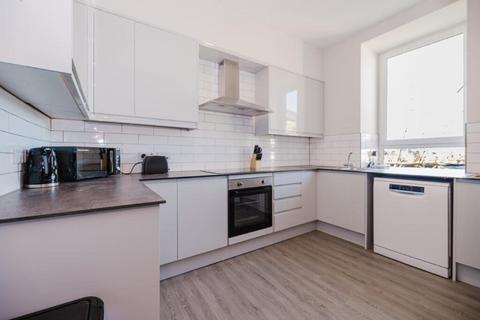 5 bedroom flat to rent, 76P South Oxford Street, Edinburgh, EH8 9QF