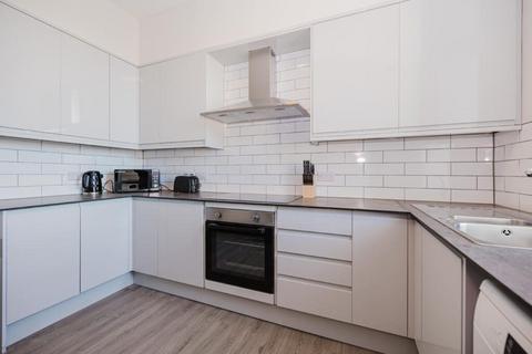 5 bedroom flat to rent, 76P South Oxford Street, Edinburgh, EH8 9QF
