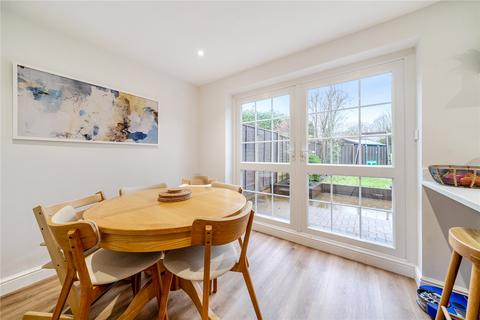 undefined, Paddock Court, Hook RG27