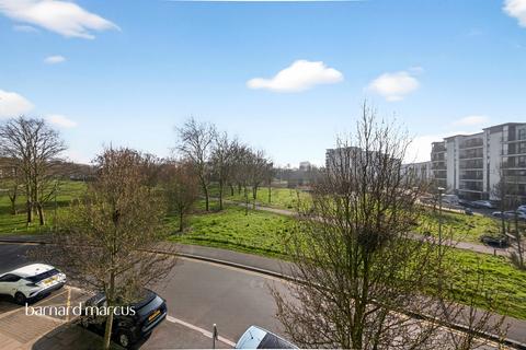 2 bedroom flat for sale, Heybourne Crescent, London