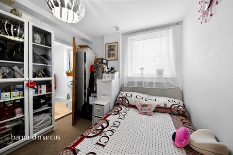 2 bedroom flat for sale, Heybourne Crescent, London