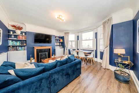 2 bedroom flat for sale, Fulham Road, London SW6