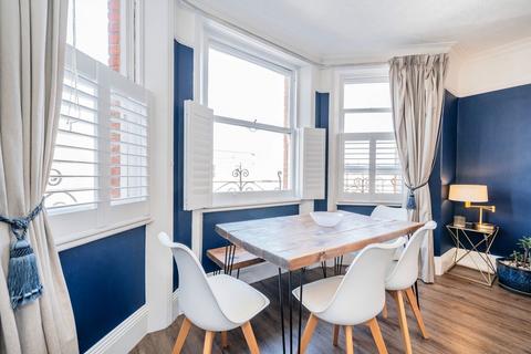 2 bedroom flat for sale, Fulham Road, London SW6