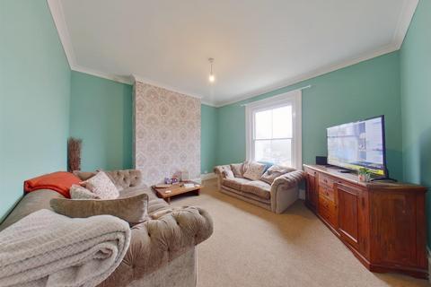 3 bedroom flat to rent, Village Road, Gosport PO12