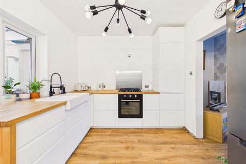2 bedroom end of terrace house for sale, Seaton Road, Hessle