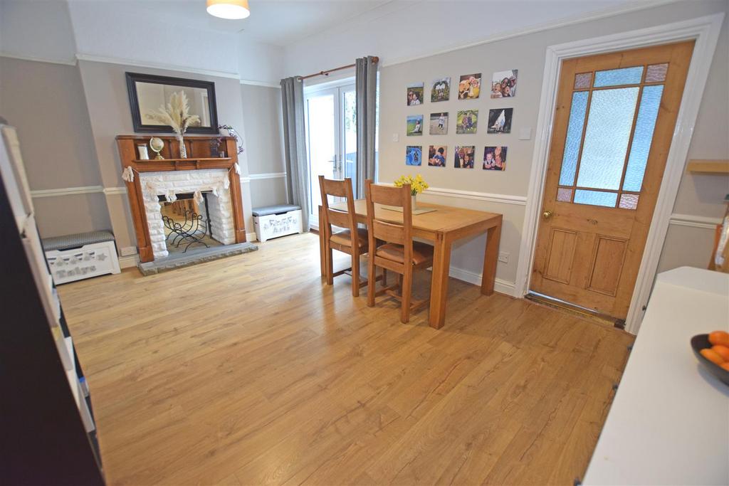Middle Room.jpg