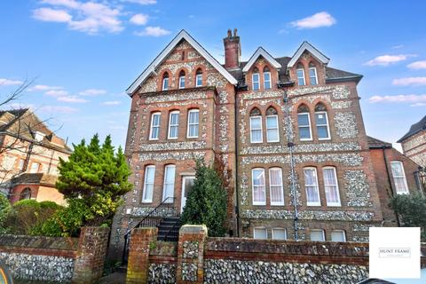 3 bedroom flat for sale, Grange Gardens, Eastbourne BN20