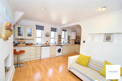 3 bedroom flat for sale, Grange Gardens, Eastbourne BN20