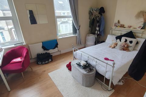 undefined, Flat 2, 152 Donald Street