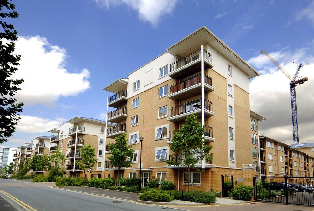 2 bed flat to rent Sail Court, London E14