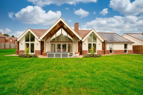3 bedroom detached house for sale, Manor Gardens, Clent DY9