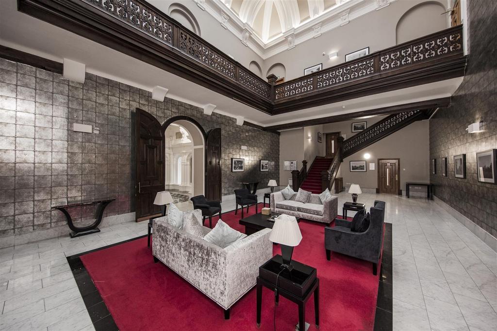Communal Vestibule Lounge