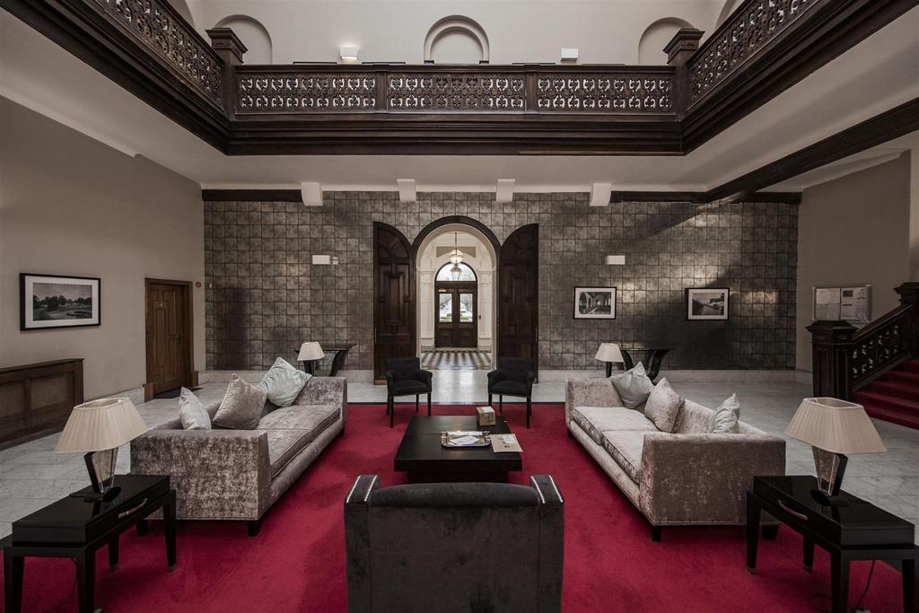 Communal Verstibule Lounge