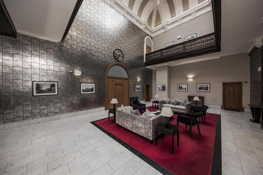 Communal Vestibule Lounge